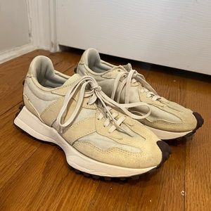 New Balance 327 Retro Sneakers Size 5.5 Beige